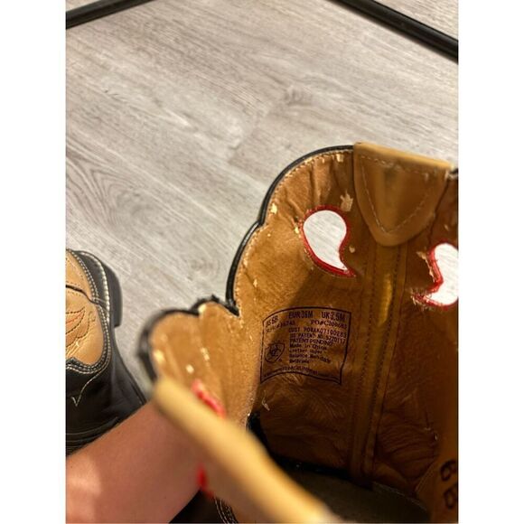Ariat Short Tan,Red, and Black Boots Sz 6B Women’s - Picture 8 of 8